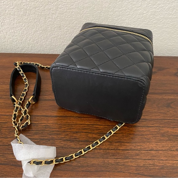 Black Quilted Small Vanity Case Box Bag w/ Chain Top Handle Crossbody S3 - Picture 4 of 10